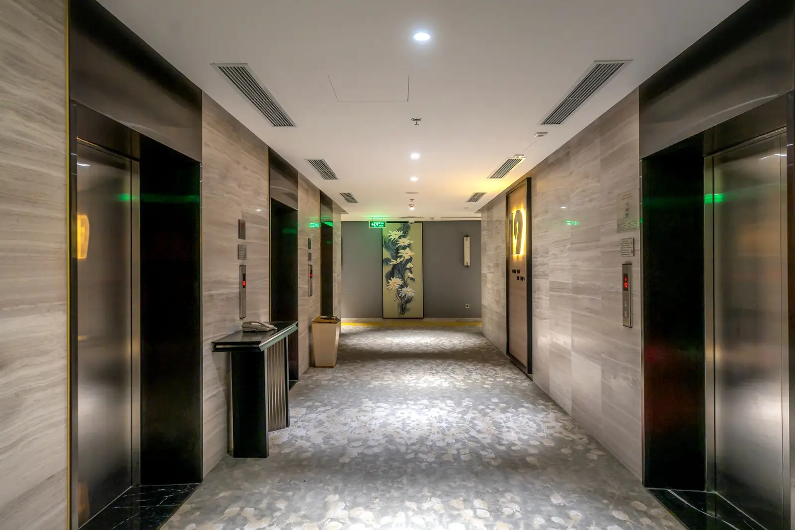 ZelquarianregalHouse interior corridor